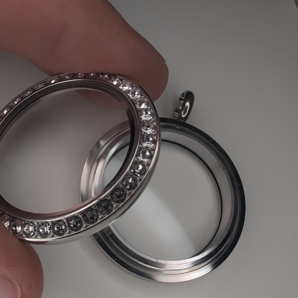 Origami Owl Large Silver Locket Necklace - Picture 3 of 4